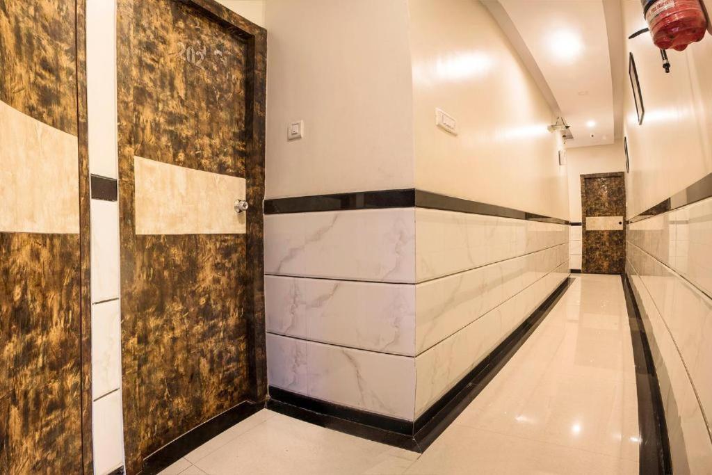 Hotel Embassy Grand Near Us Embassy Bkc Мумбай Екстериор снимка